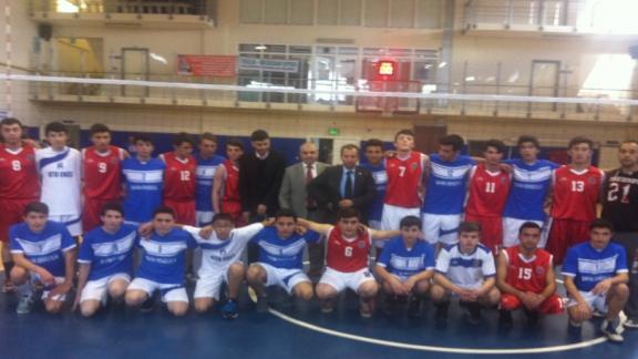 İlçe Spor Şenliklerinde Voleybol Genç Erkekler Kategorisinde Şampiyon Piri Reis Mesleki ve Teknik Anadolu Lisesi 