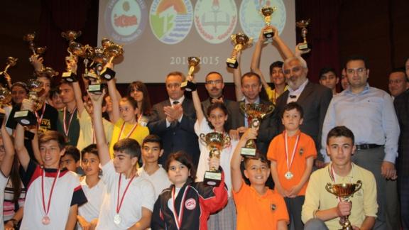 İlçe Spor Şenlikleri 22 Mayıs Cuma Günü Tuzla Belediyesi Nikah Sarayında Düzenlenen Ödül Töreni ile Sona Erdi.