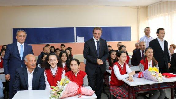 2016  2017 Eğitim Öğretim Yılı Kapanış Töreni  Barış Manço Ortaokulunda Gerçekleştirildi. 