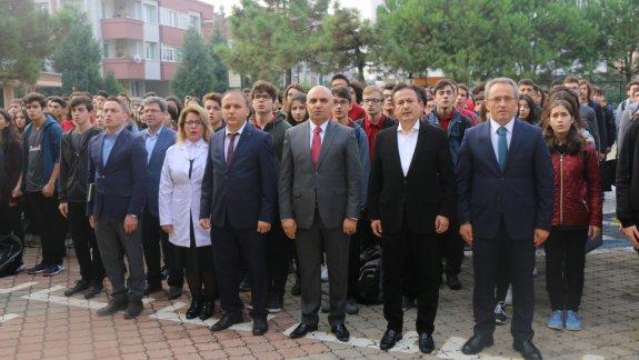 Tuzla Belediye Başkanı Dr. Şadi Yazıcı ve İlçe Milli Eğitim Müdürümüz Ahmet Alireisoğlu, Behiye Dr. Nevhiz Işıl Anadolu Lisesi´nin bayrak törenine katıldılar.