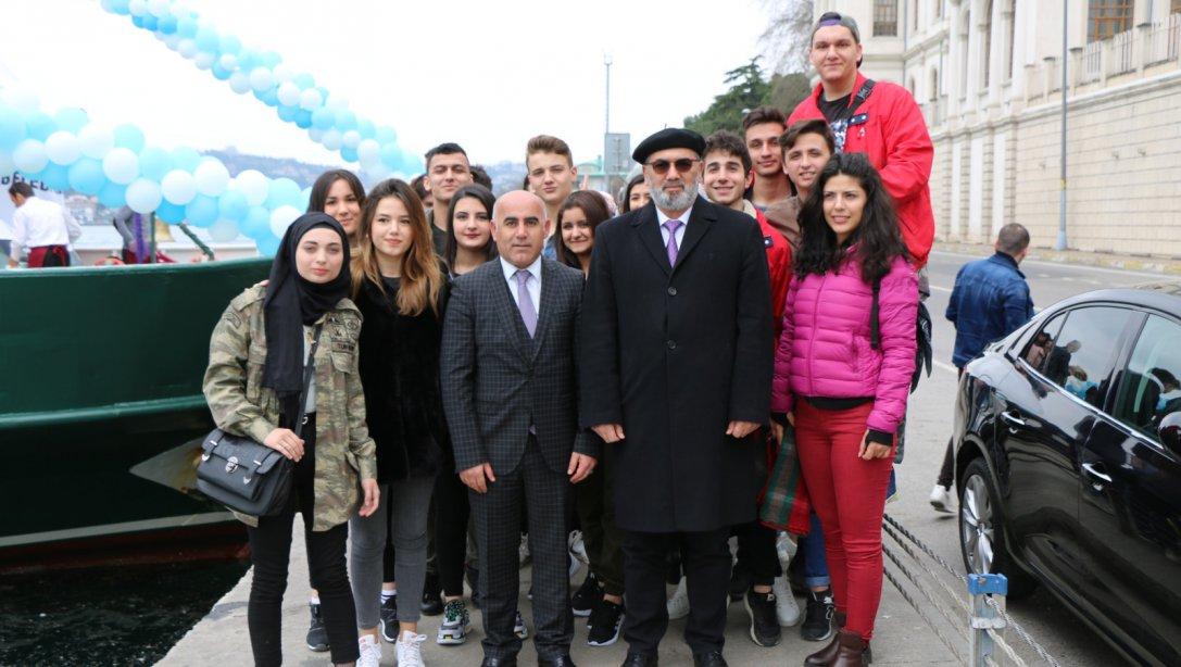 5. Yılında YKS´ye Hazırlanan Öğrencilerimize düzenlediğimiz Boğaz Turunda, Şube Müdürü Sn. Adnan Sarıyıldız  ve Tuzla Belediye Başkan Yardımcısı Sn. Dr. Turgut Özcan, gençlerimize eşlik ettiler.  