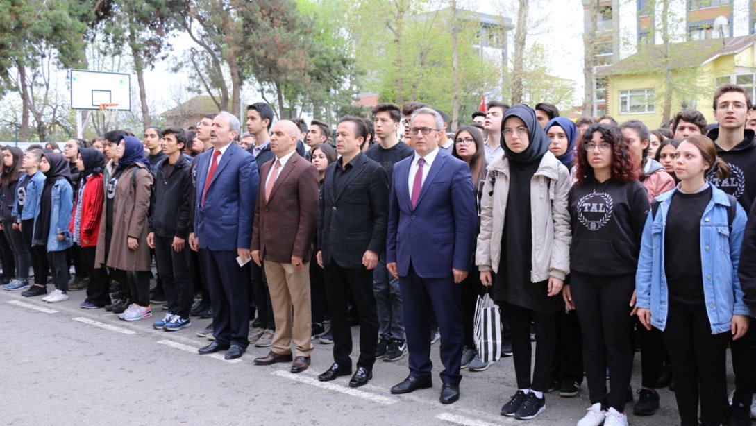 Güçlü Okul Sağlıklı Eğitim Projesi kapsamında, Tuzla Anadolu Lisesi´nin bayrak törenindeydik. 