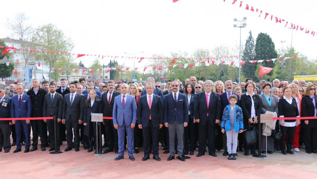 İlçemiz 23 Nisan Ulusal Egemenlik ve Çocuk Bayramı Kutlama programı, Tuzla Sahil Atatürk Anıtına Çelenk Sunumunu gerçekleştirdik.