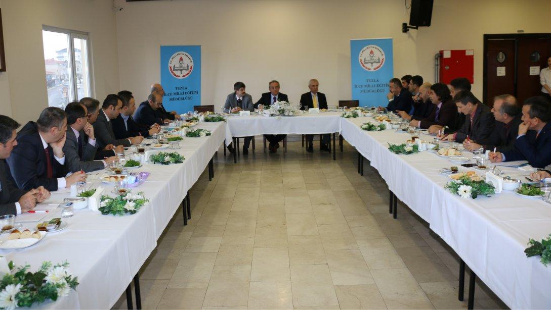 İlçe Milli Eğitim Müdürümüz Sayın Ahmet Alireisoğlu başkanlığında, okul türlerine göre İlçemiz ortaokul müdürleri ile istişare ve değerlendirme toplantısı gerçekleştirildi. 