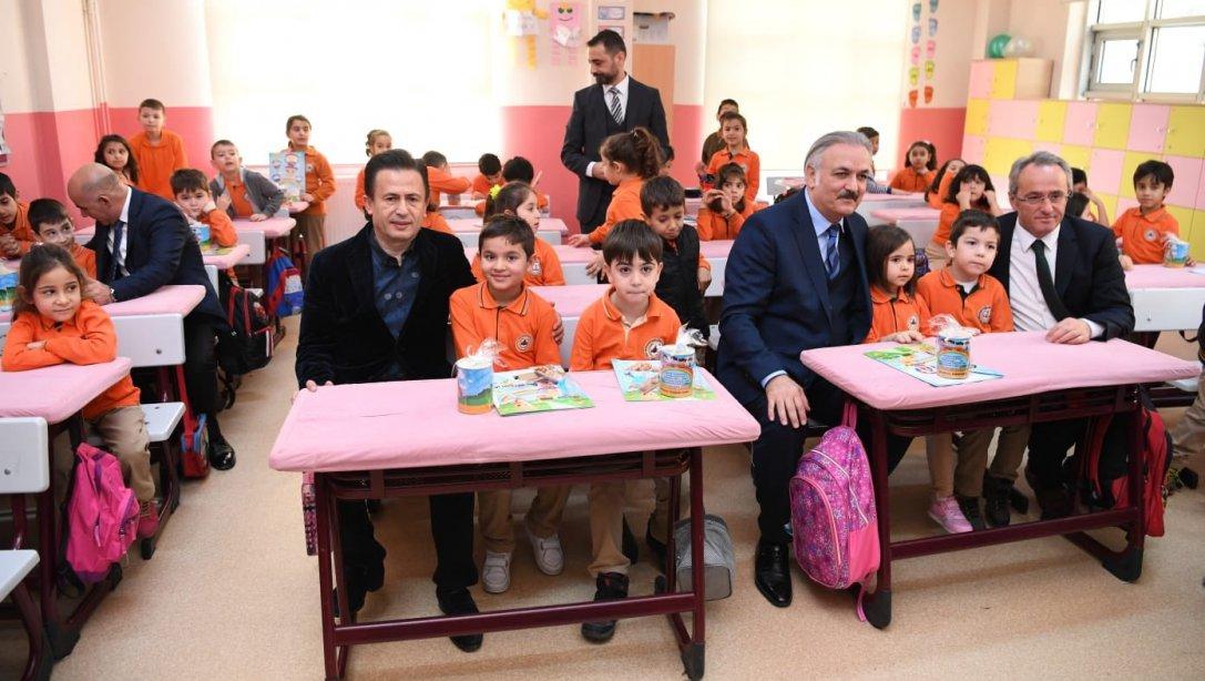 2019-2020 Eğitim Öğretim Yılının 1.Kanaat Dönemi Sonu Kapanış Töreni Emlak Konut Cemil Meriç İlkokulunda Gerçekleşti.