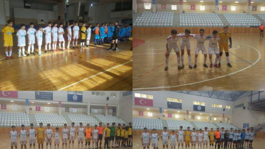 Yunus Emre Ortaokulu Futsal Yıldız Takımımız İstanbul Beşincisi