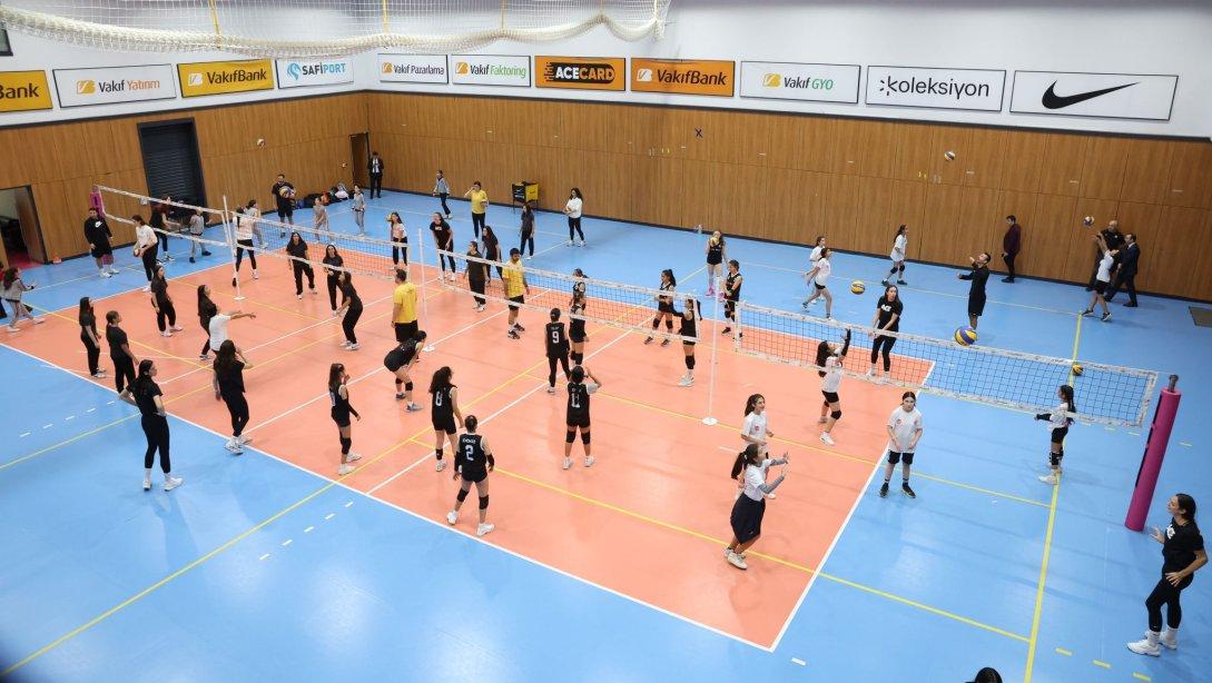 Öğrencilerimizin Vakıfbank Spor Kulübü Milli Sporcuları İle Antrenmanı