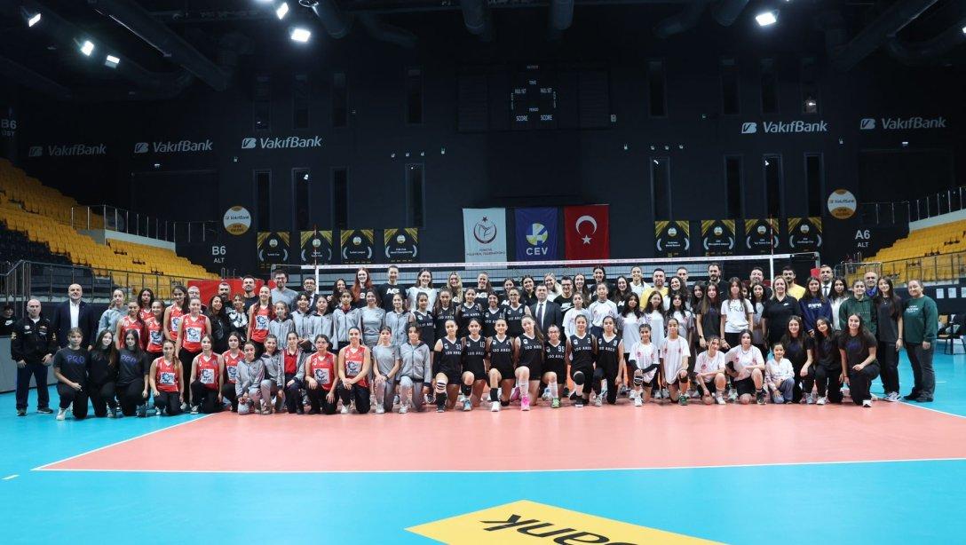 Öğrencilerimizin Vakıfbank Spor Kulübü Milli Sporcuları İle Antrenmanı